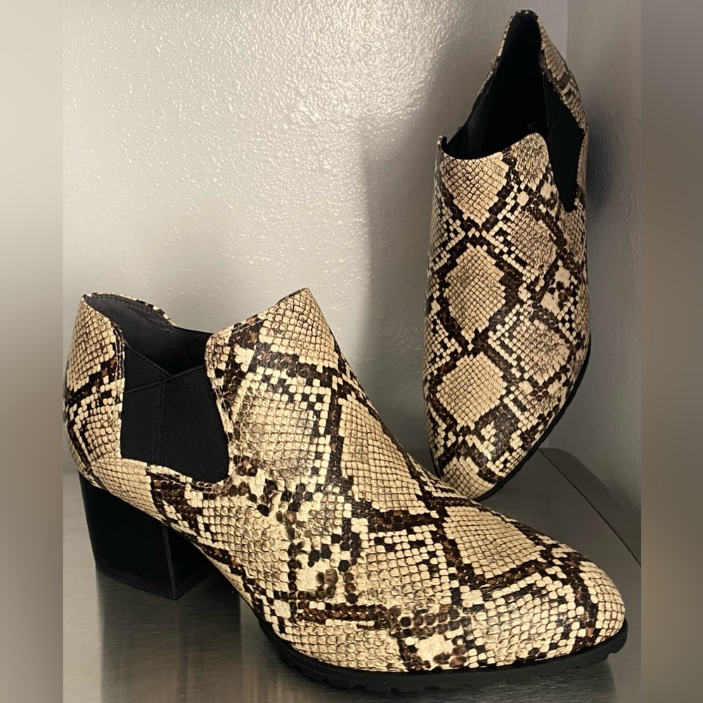 NWT-WOMENS VIONIC SNAKE DESIGN ANKLE BOOTIE 8-1/2 WIDE - Picture 10 of 15